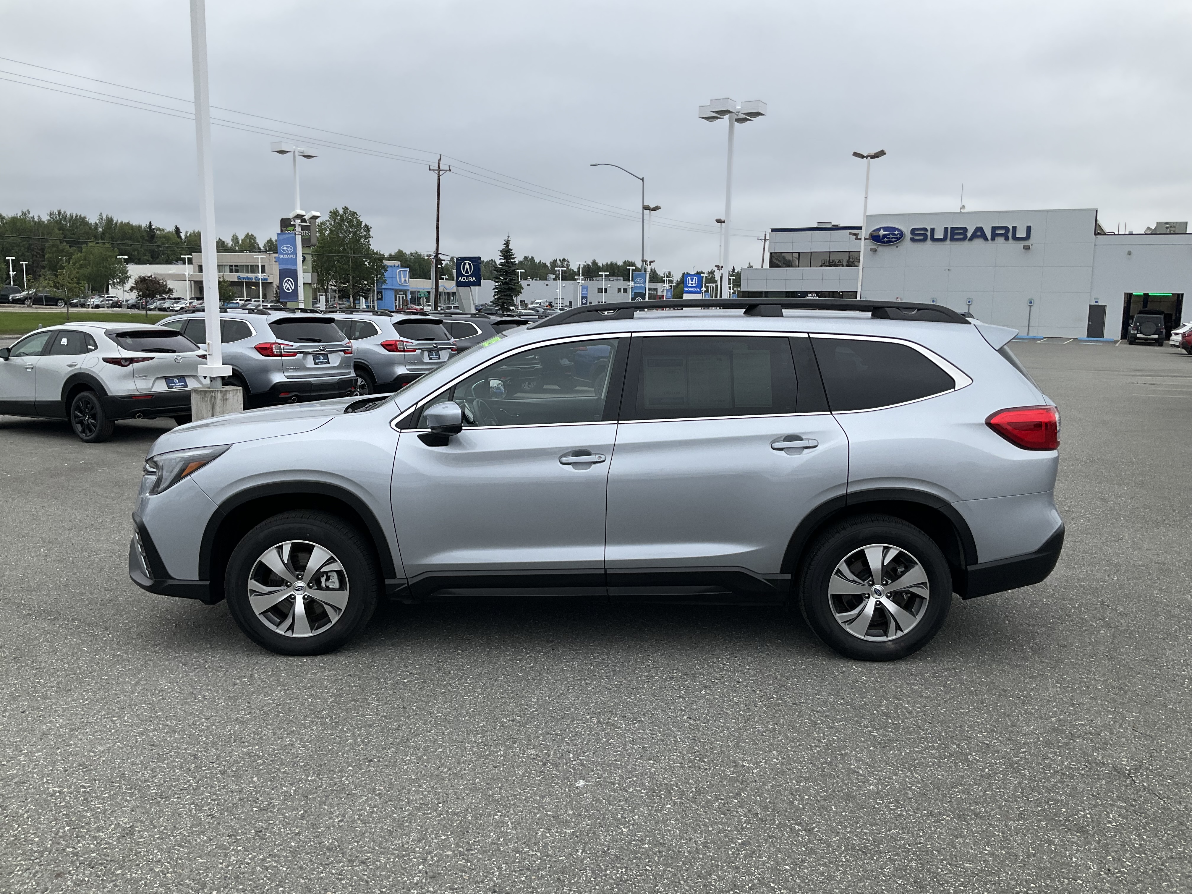 Used 2025 Ice Silver Metallic Subaru Premium image 3