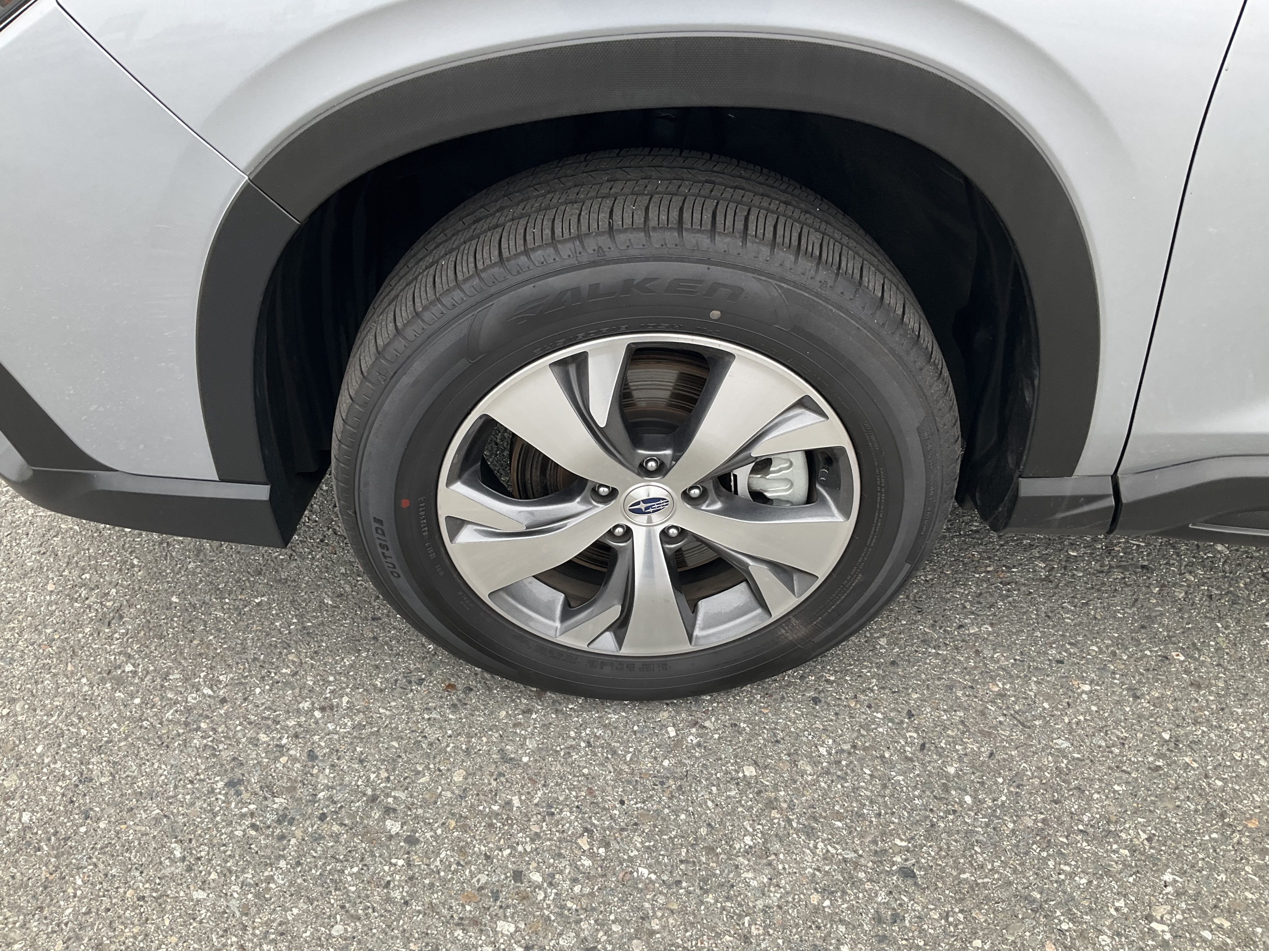 Used 2025 Ice Silver Metallic Subaru Premium image 6