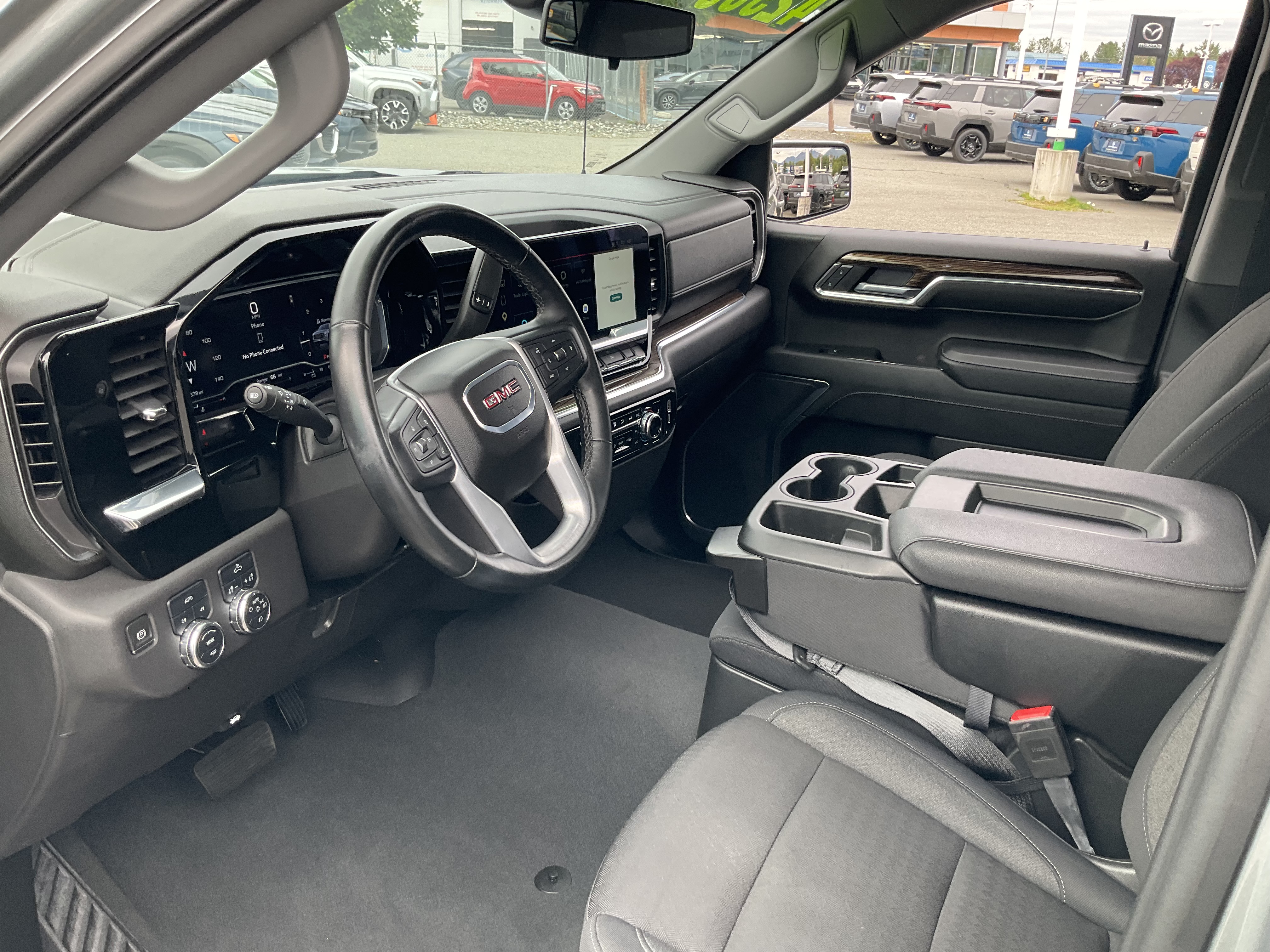 Used 2024  GMC Elevation image 5