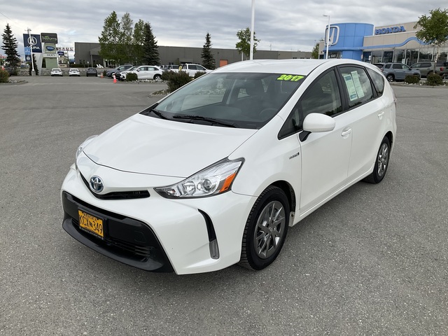 2017 Toyota Prius v (U23090-1)