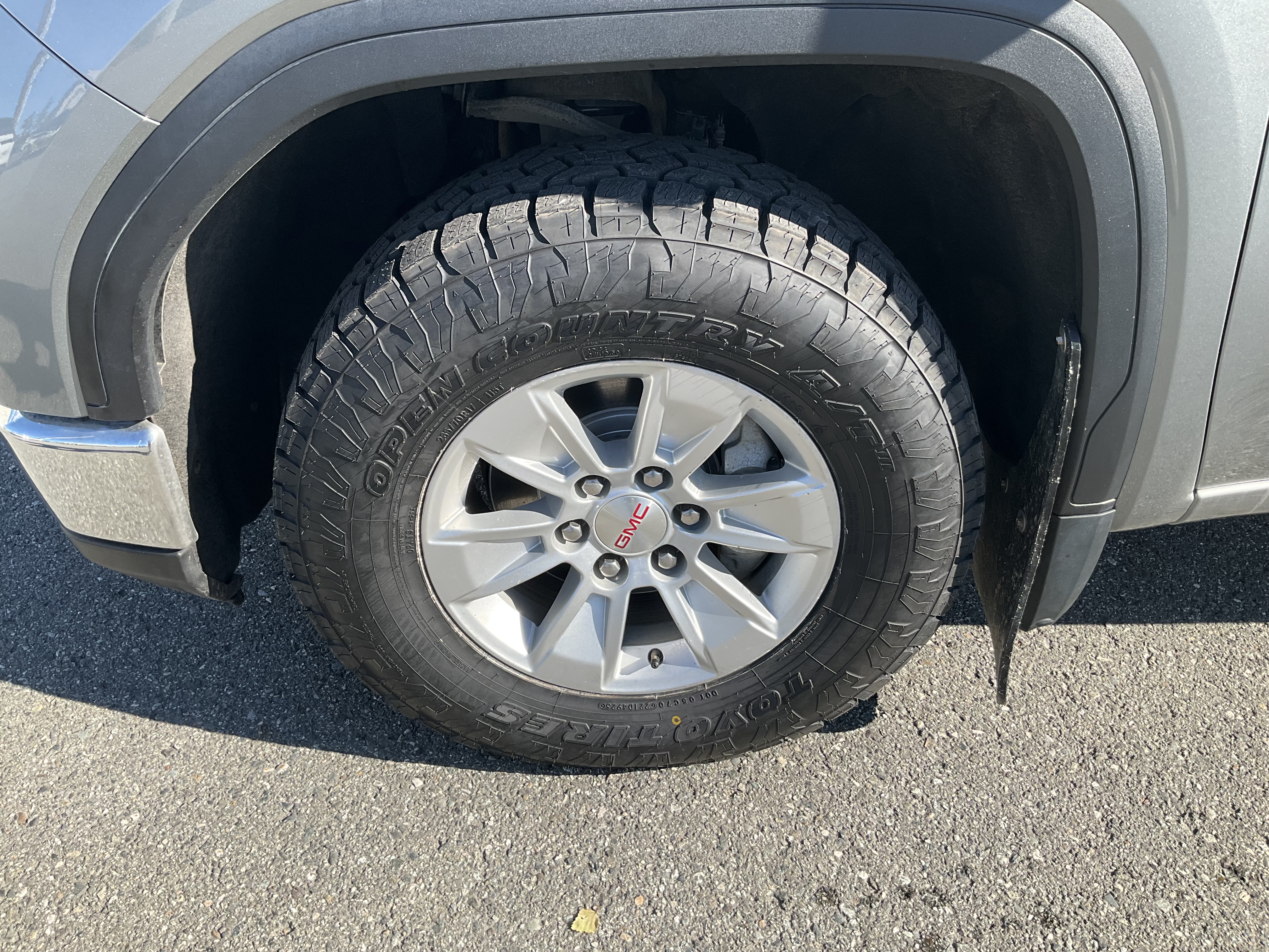 Used 2023 Gray GMC SLE image 6