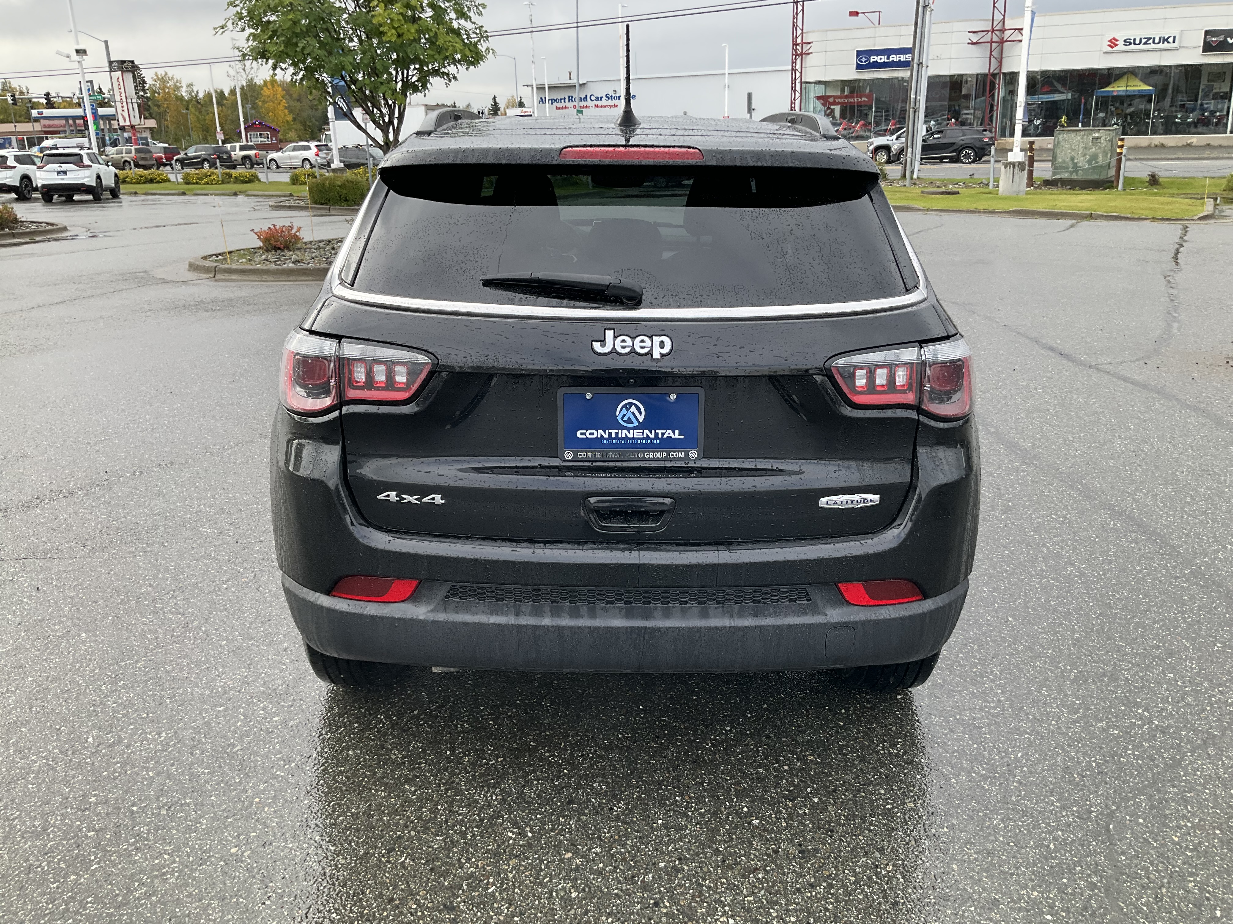 Used 2024  Jeep Latitude image 4