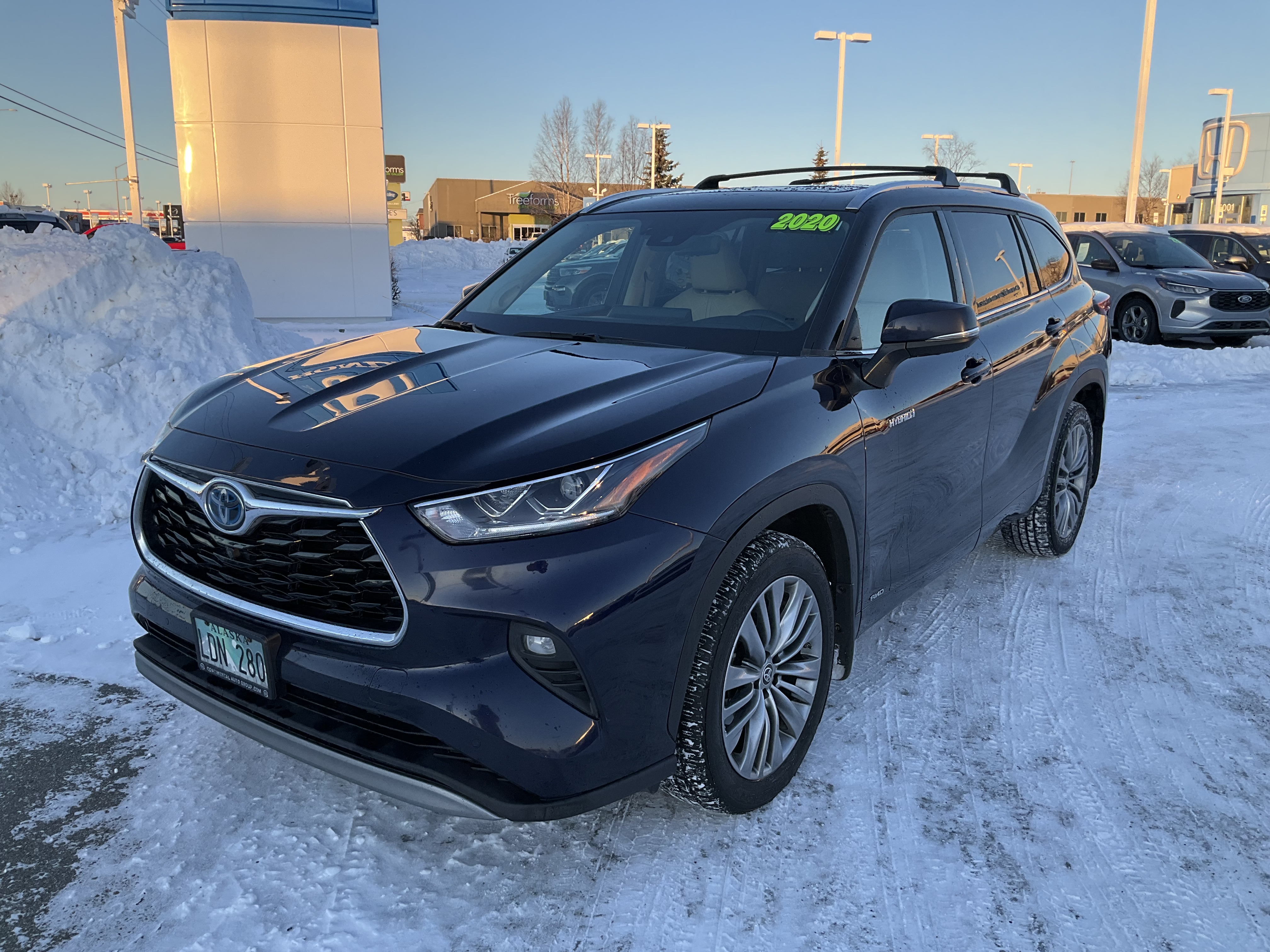 Used 2020 Toyota Highlander Platinum with VIN 5TDEBRCHXLS002314 for sale in Anchorage, AK