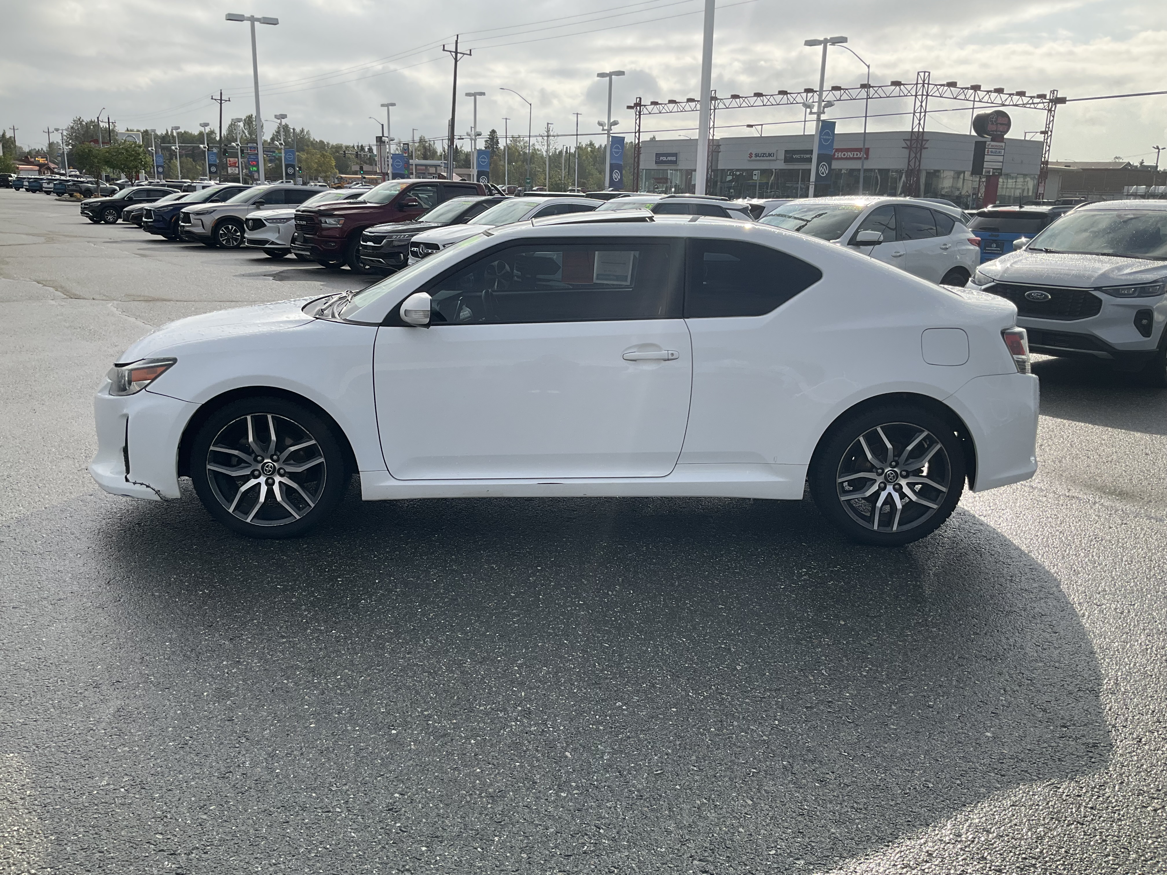 Used 2014 Super White Scion  image 3