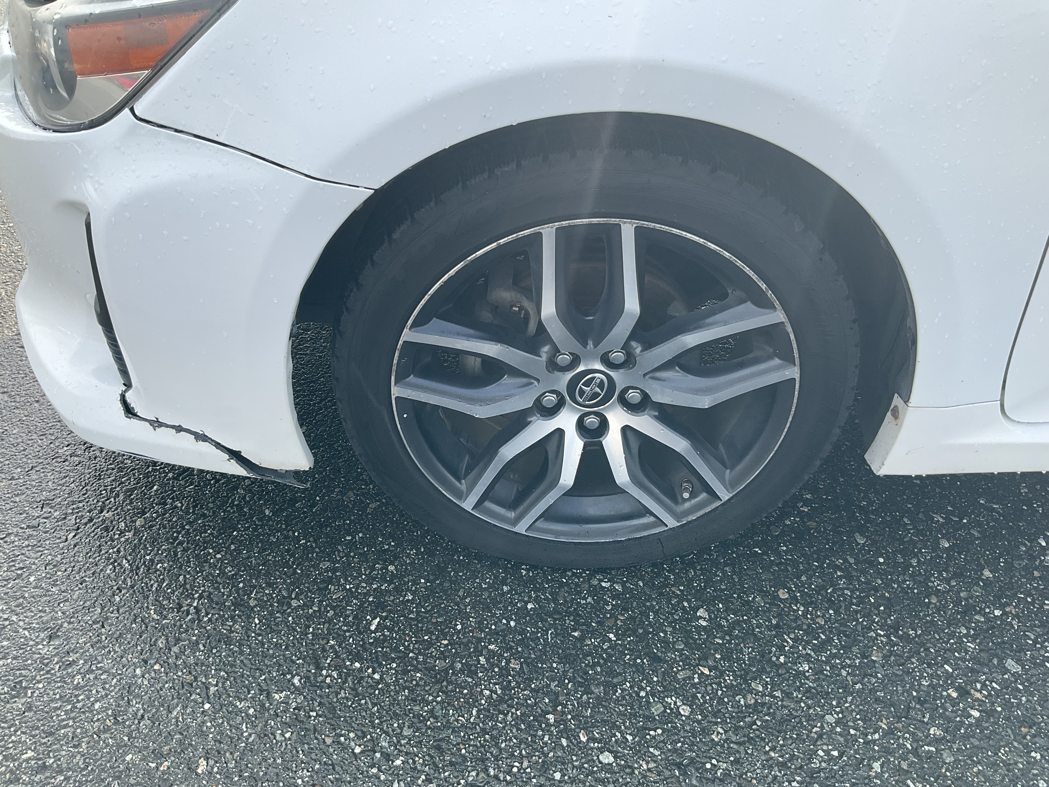 Used 2014 Super White Scion  image 6