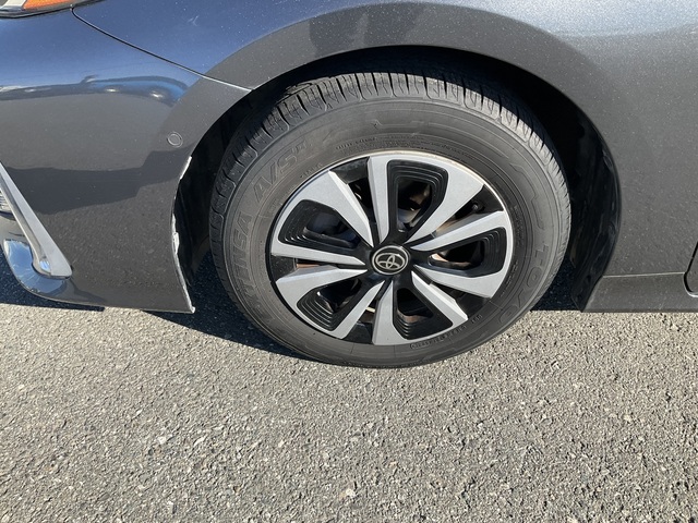 2017 Toyota Prius Prime (U77851-1)