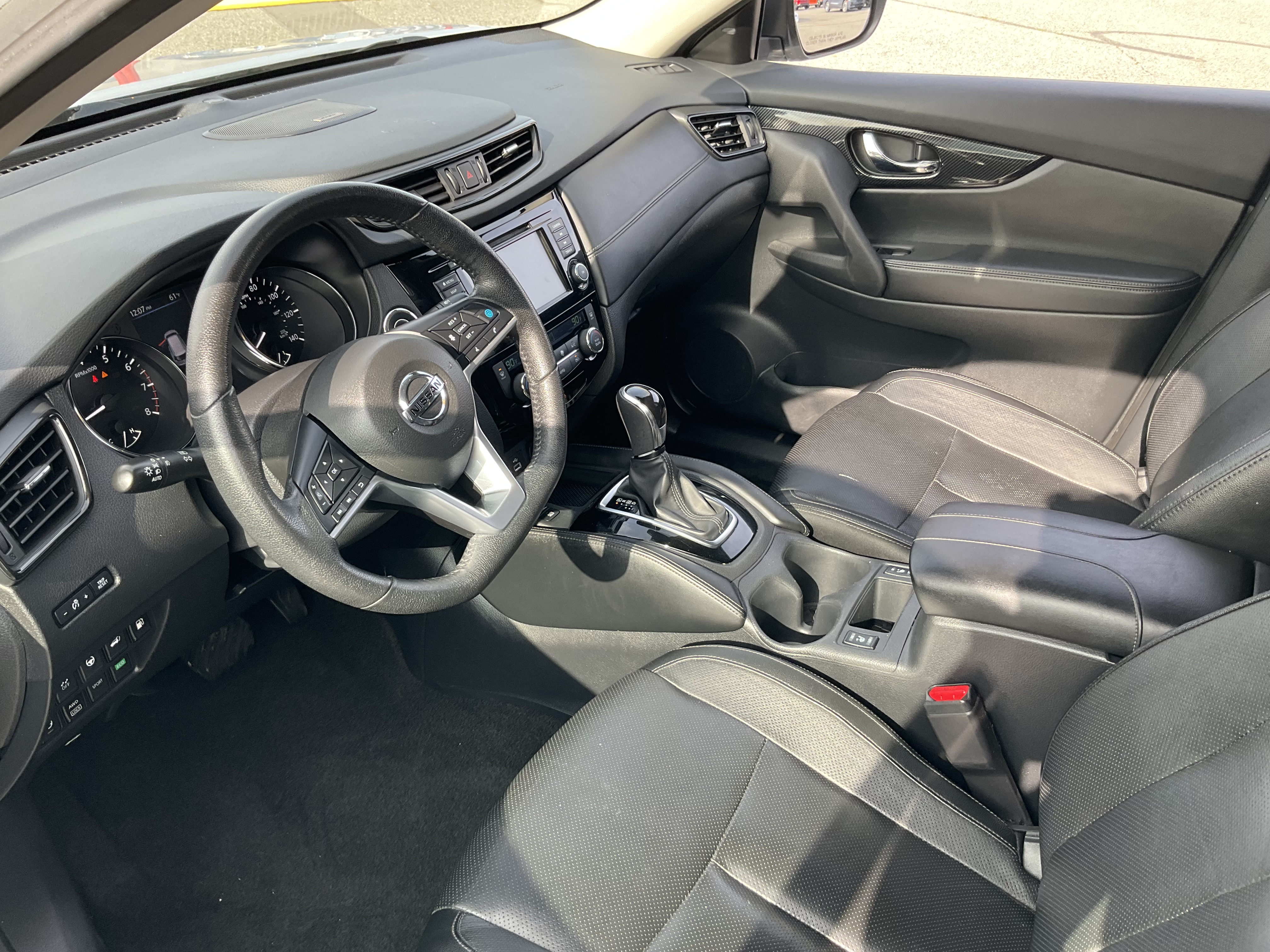 Used 2019 Brilliant Silver Metallic Nissan SL image 5