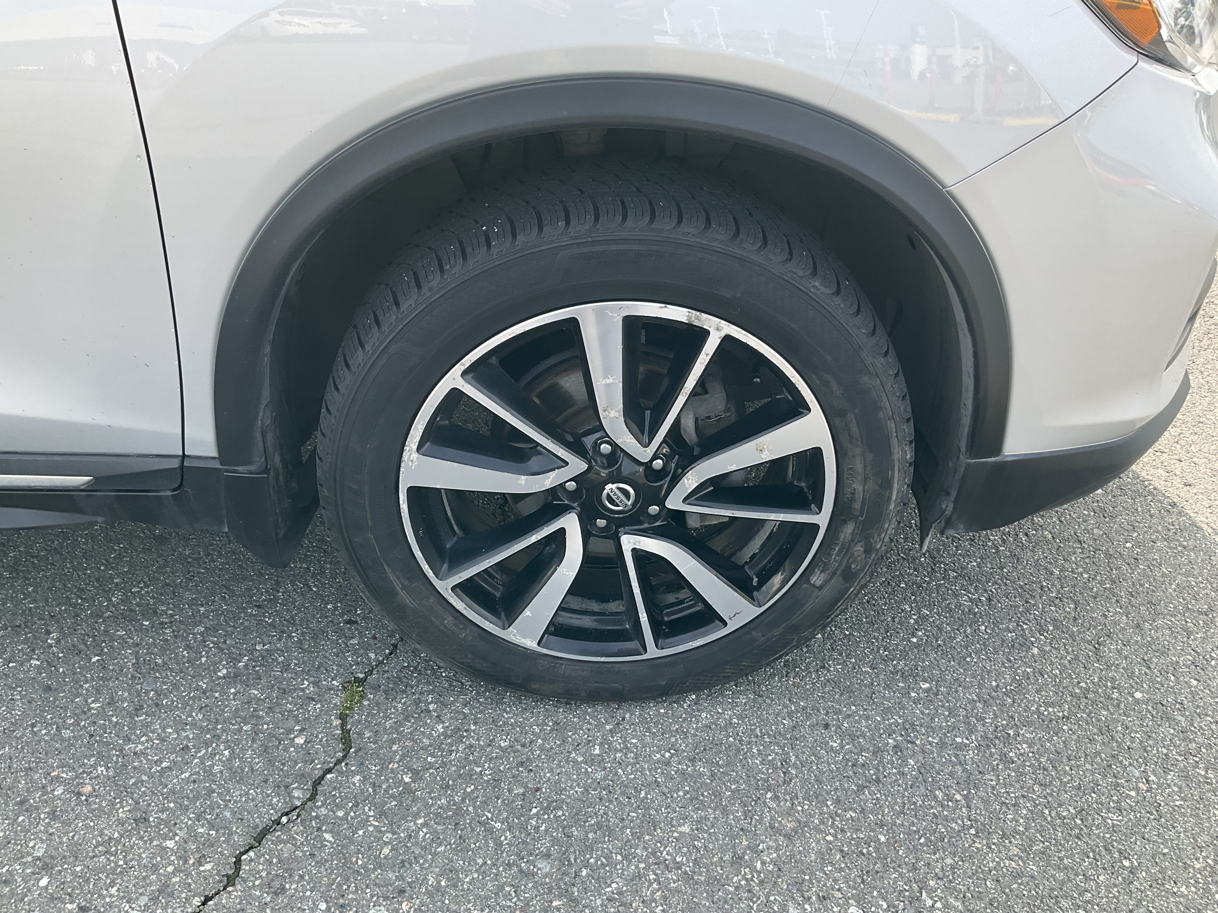 Used 2019 Brilliant Silver Metallic Nissan SL image 6
