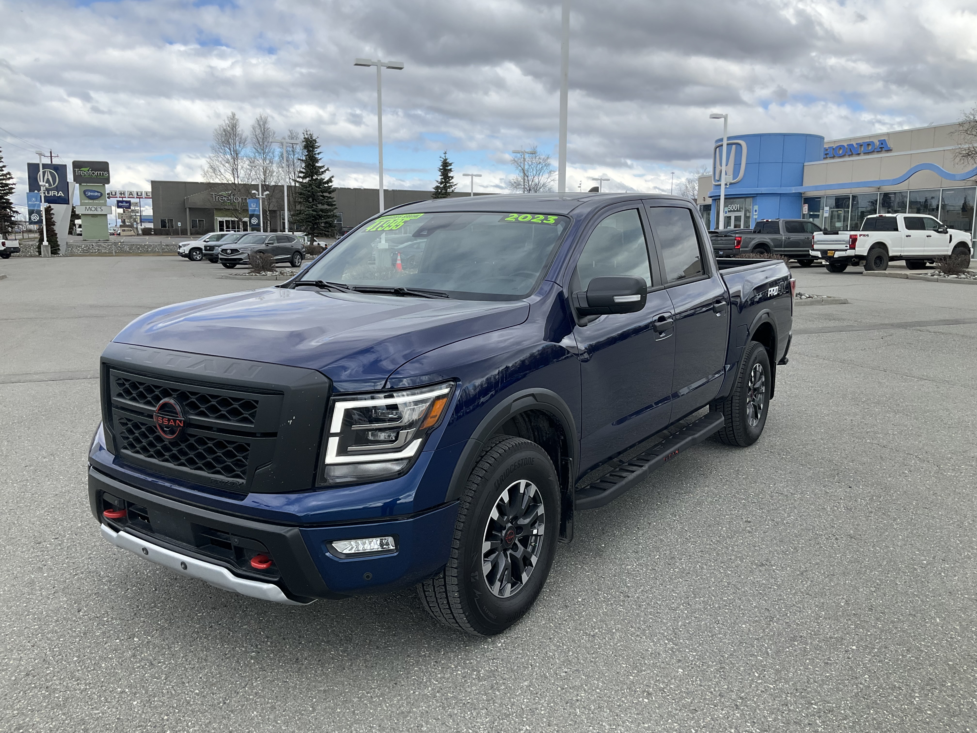 2023 Nissan Titan PRO-4X 4X4 Crew Cab's photo