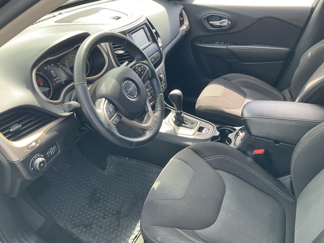 2016 Jeep Cherokee (U79182-1)