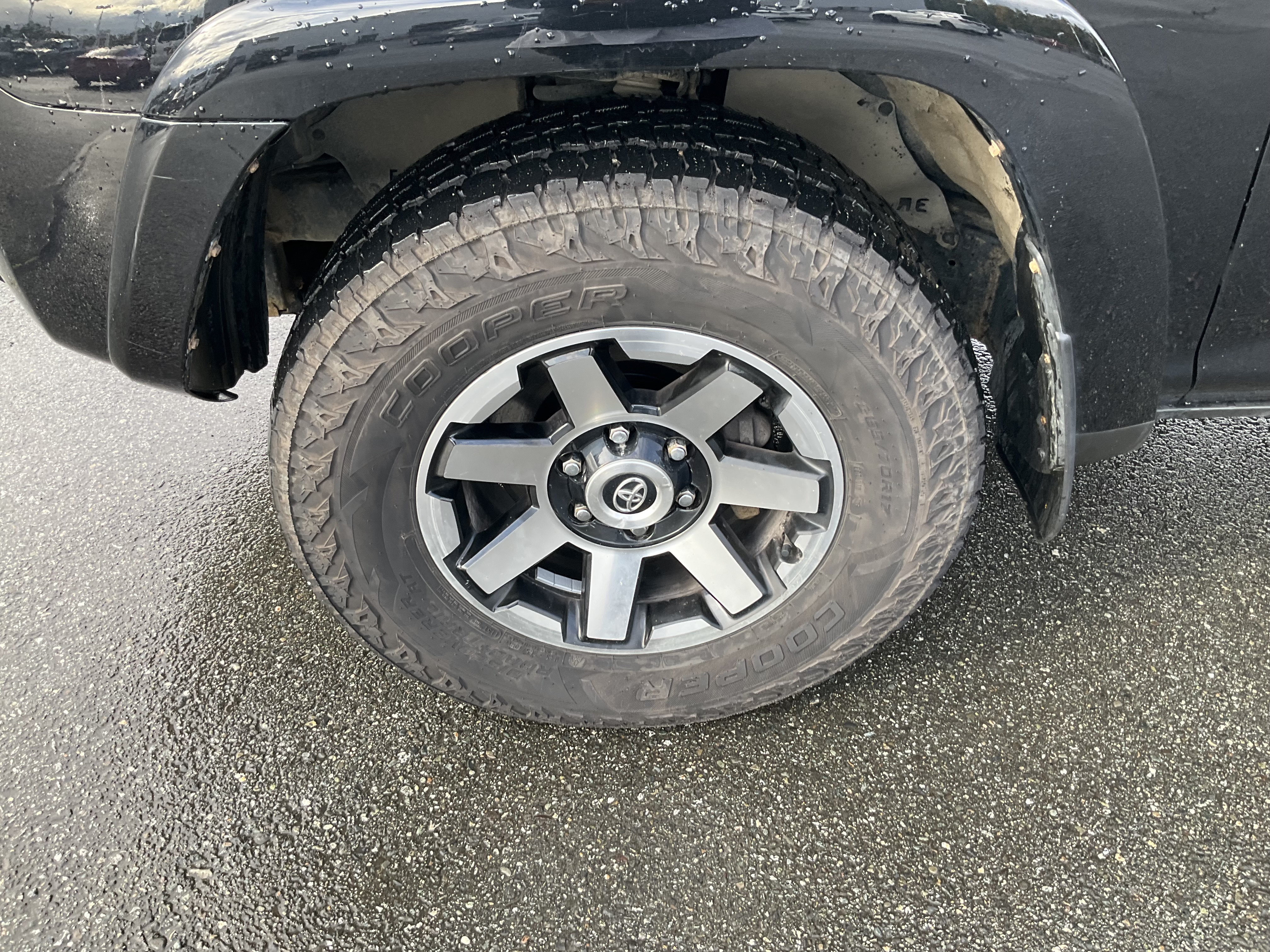 Used 2019 Midnight Black Metallic Toyota SR5/SR5 Premium/Limited/TRD Off Road/TRD Off Road Premium/TRD Pro/Limited Nightshade image 6