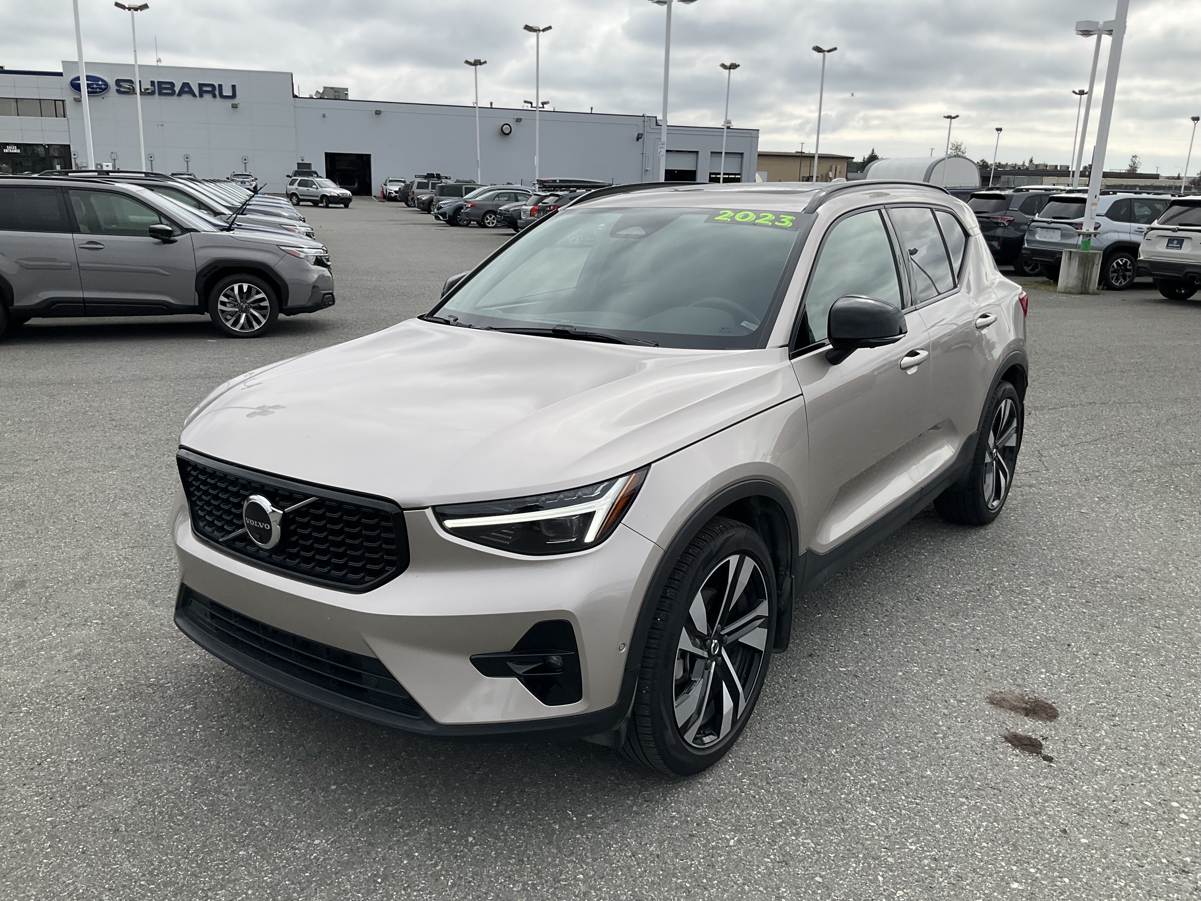 2023 Volvo XC40