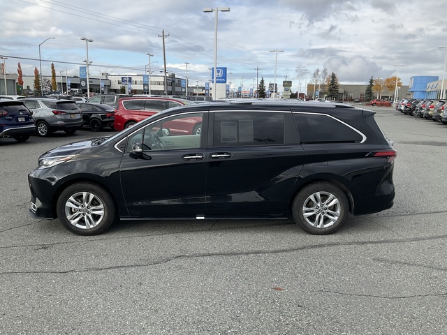 2023 Toyota Sienna (U79496-1)