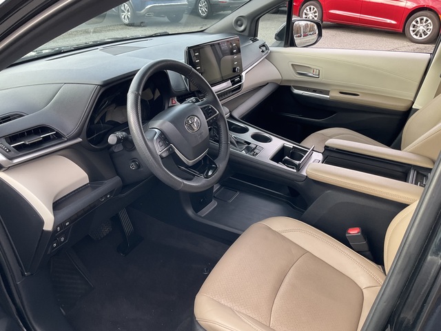 2023 Toyota Sienna (U79496-1)