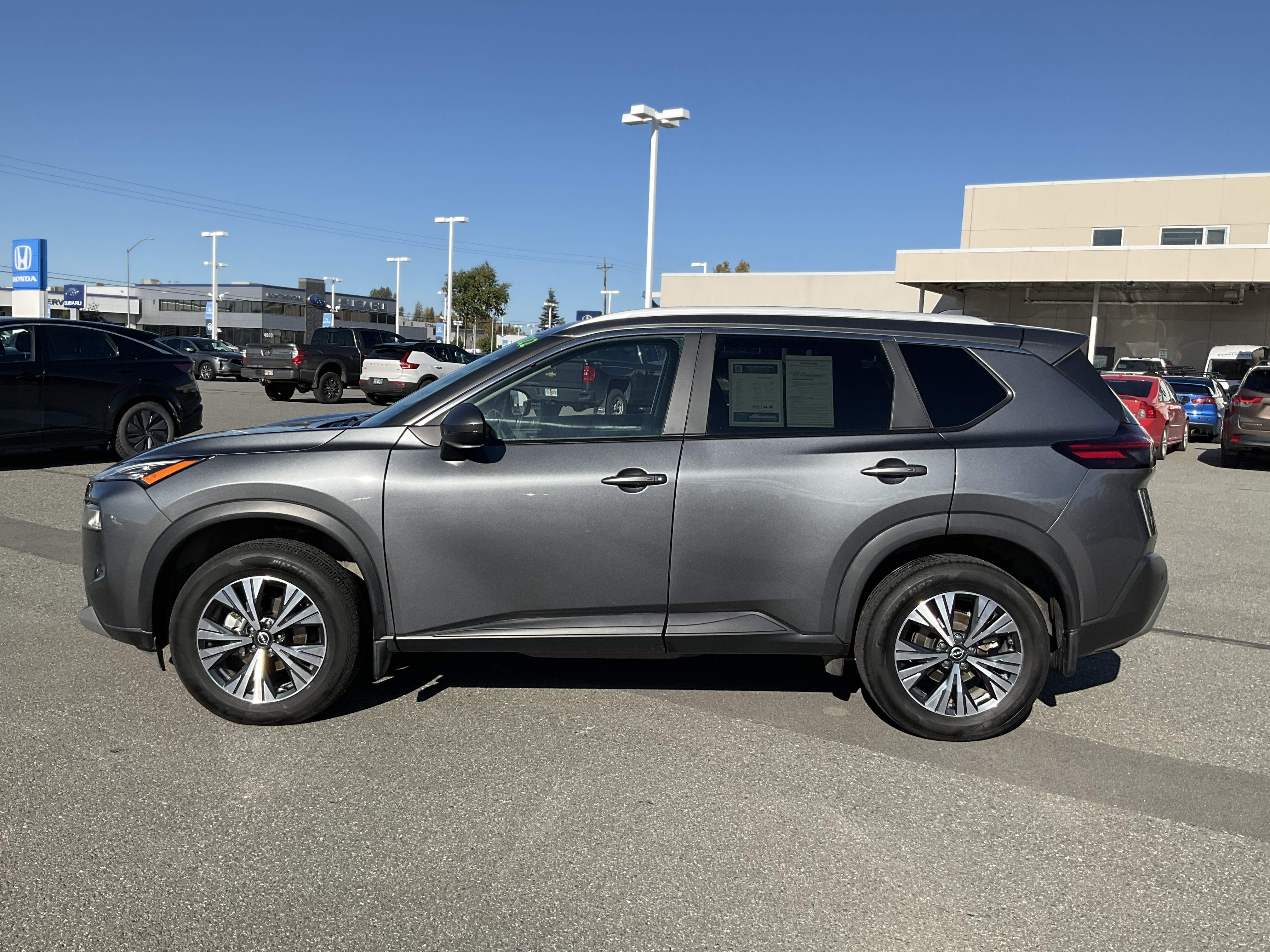 Used 2022 Gun Metallic Nissan SV image 3