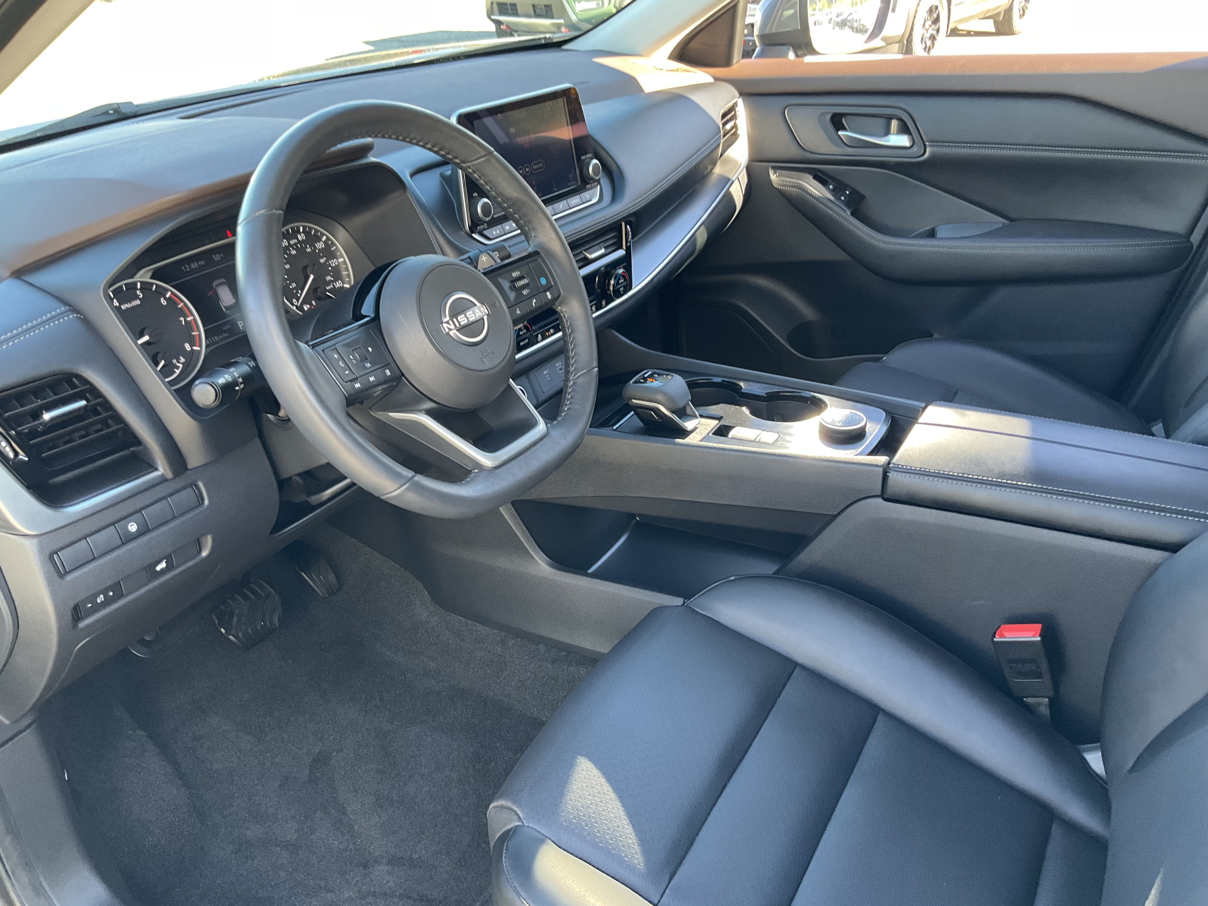 Used 2022 Gun Metallic Nissan SV image 5