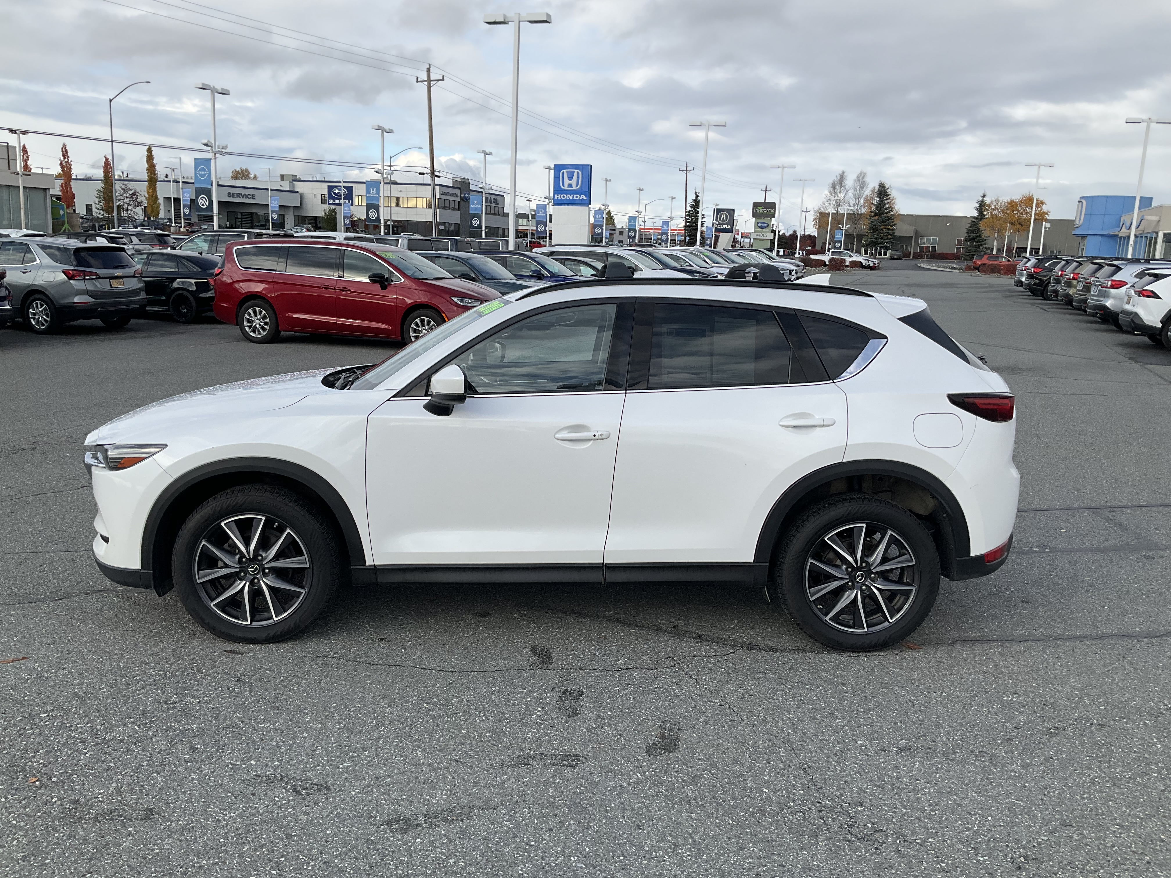 Used 2018 Snowflake White Pearl Mica Mazda Grand Touring image 3