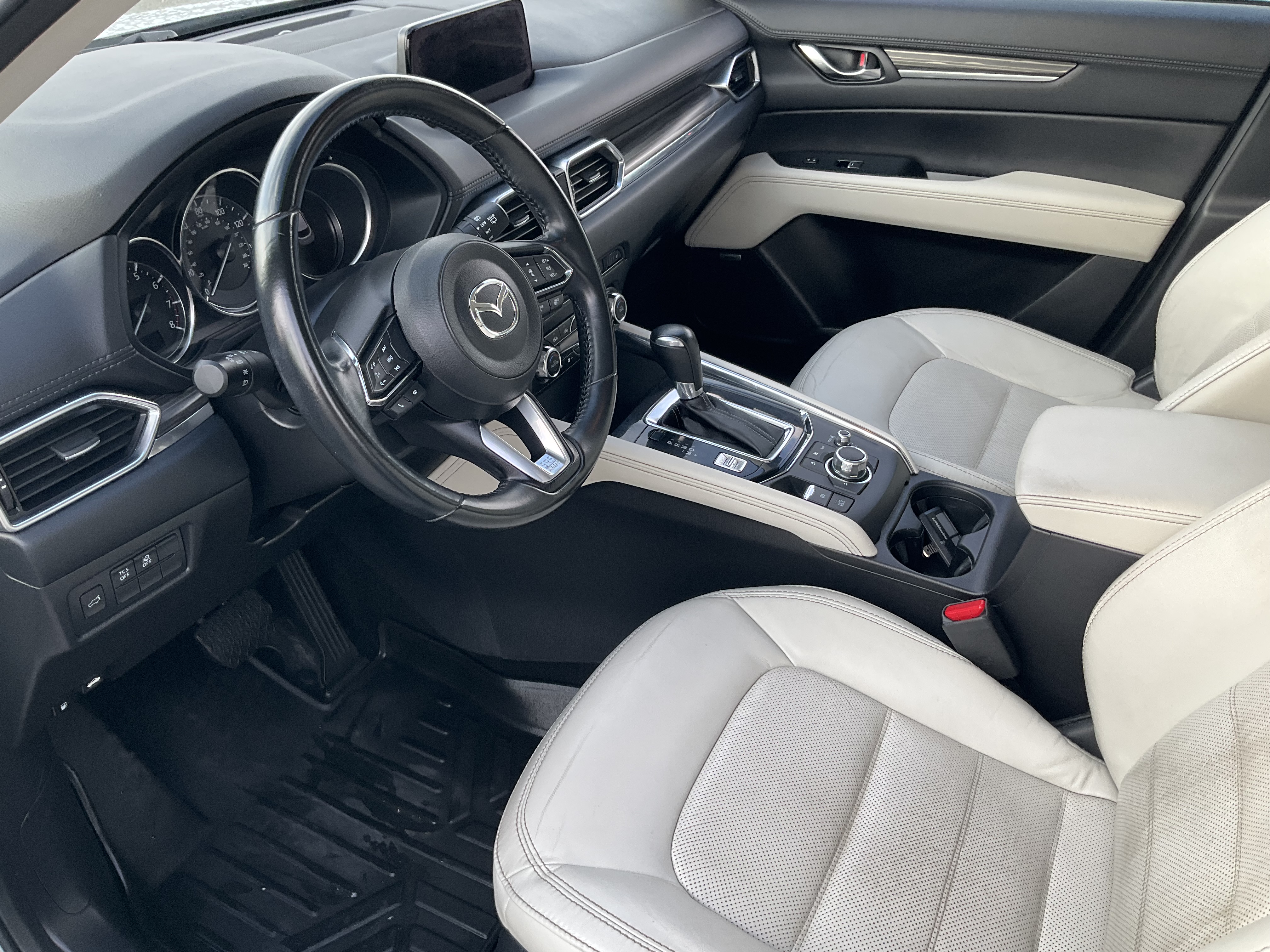 Used 2018 Snowflake White Pearl Mica Mazda Grand Touring image 5