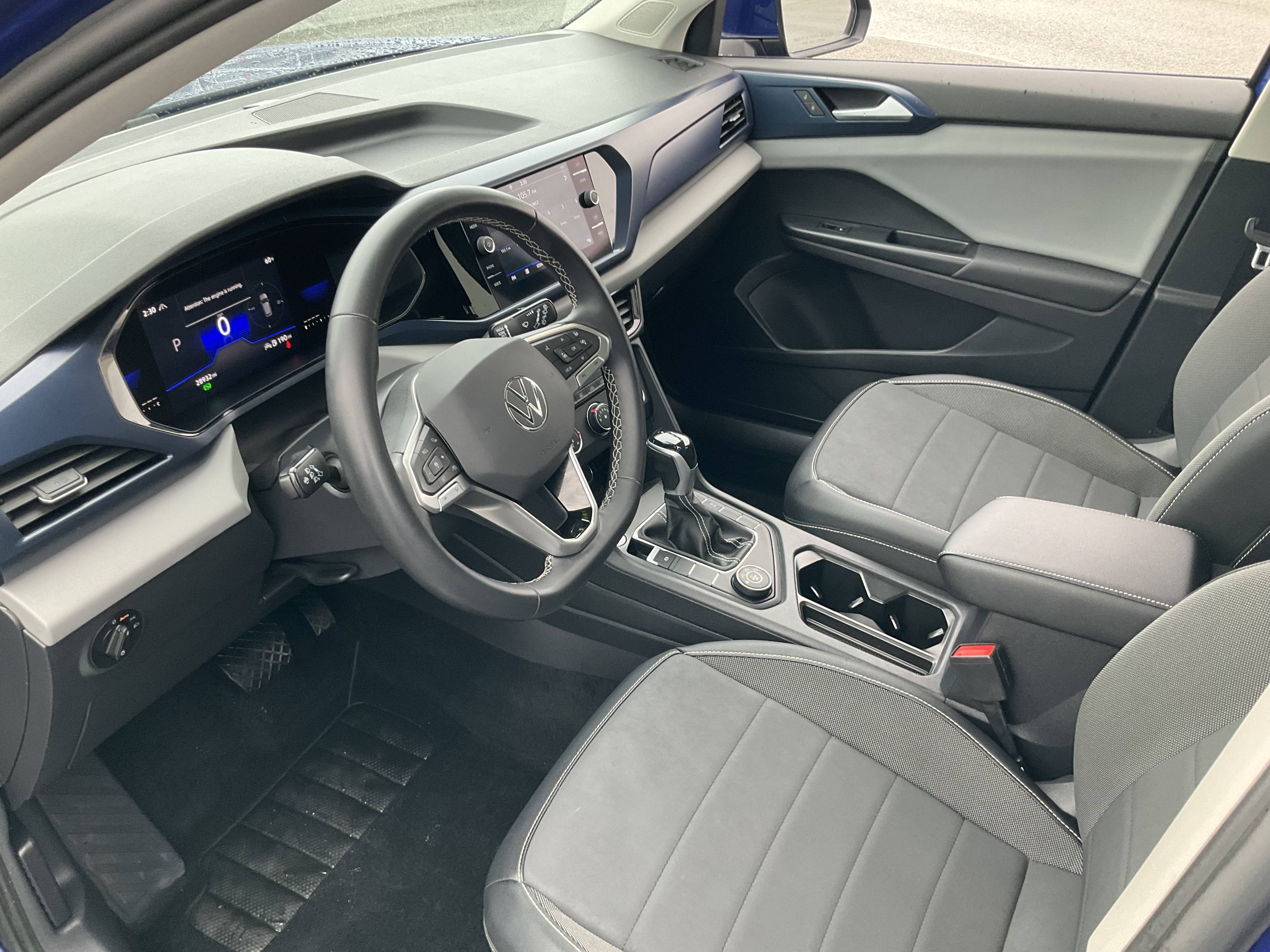 Used 2022 Blue Volkswagen SE image 5