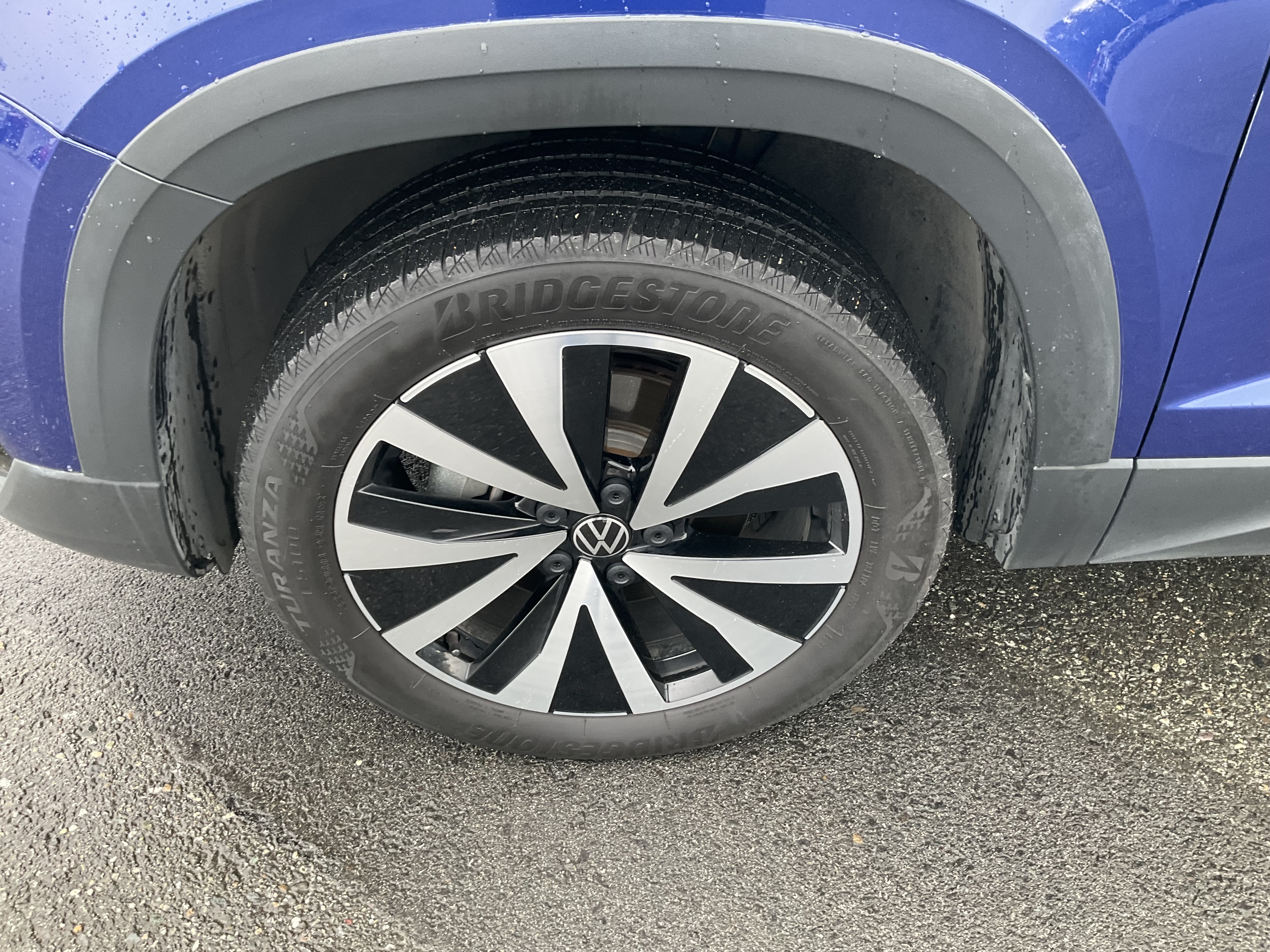 Used 2022 Blue Volkswagen SE image 6
